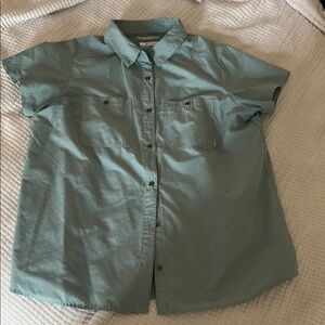 Columbia PFG Women’s Vented Short Sleeve Button-Up Shirt, size L